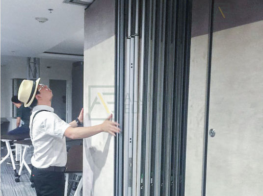 سعر جيد جدران متحركة تجارية بسماكة 68 مم - 105 مم، بكرات من الفولاذ المقاوم للصدأ 304، وعزل صوتي 56 ديسيبل الانترنت