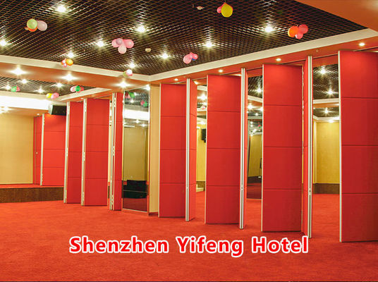 سعر جيد Folding Glass Partition with Sound Insulation 30-42dB and Customizable Design for Easy Installation الانترنت