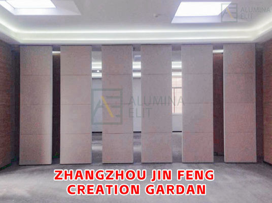 سعر جيد جدار فاصل صوتي خشبي قابل للتشغيل بارتفاع يصل إلى 18 مترًا وإطار فولاذي Q235 لقاعات المؤتمرات الانترنت