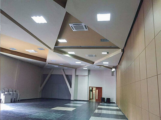 سعر جيد Portable Soundproof Movable Partition Wall with Dupont POM Rollers and Top and Bottom Jack Lifting الانترنت