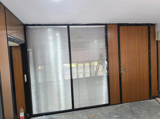 سعر جيد Customized Acoustic Glass Partition Wall with Stainless Steel 304# Accessories and EPDM Sealant Rubber for Laboratory Settings الانترنت