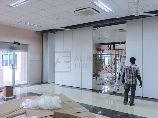 سعر جيد جدار تقسيم متحرك صوتي قابل للتشغيل مع إطار 6061-T6 من سبيكة الألومنيوم وعزل الصوت 45db حتى ارتفاع 4 متر الانترنت