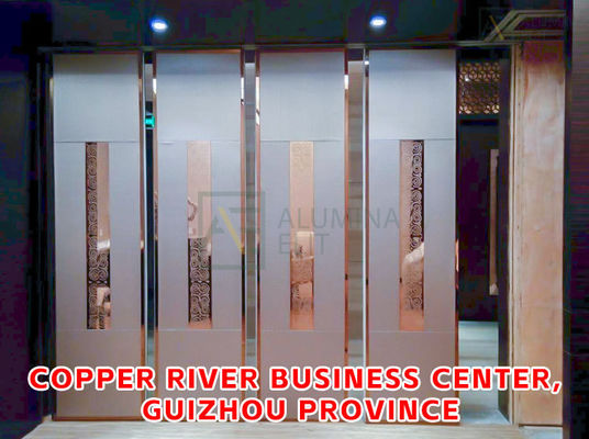 سعر جيد أبعاد قابلة للتخصيص الحائط القابل للطي مع إطار الألومنيوم ومادة MDF للمساحات متعددة الاستخدامات الانترنت